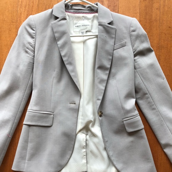 Banana Republic Jackets & Blazers - Banana Republic gray suit jacket.